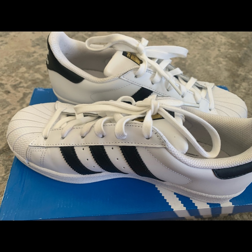 Adidas Superstar Women’s, Size 8, Like New condition, original shoe box.